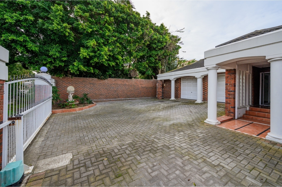 5 Bedroom Property for Sale in Summerstrand Eastern Cape